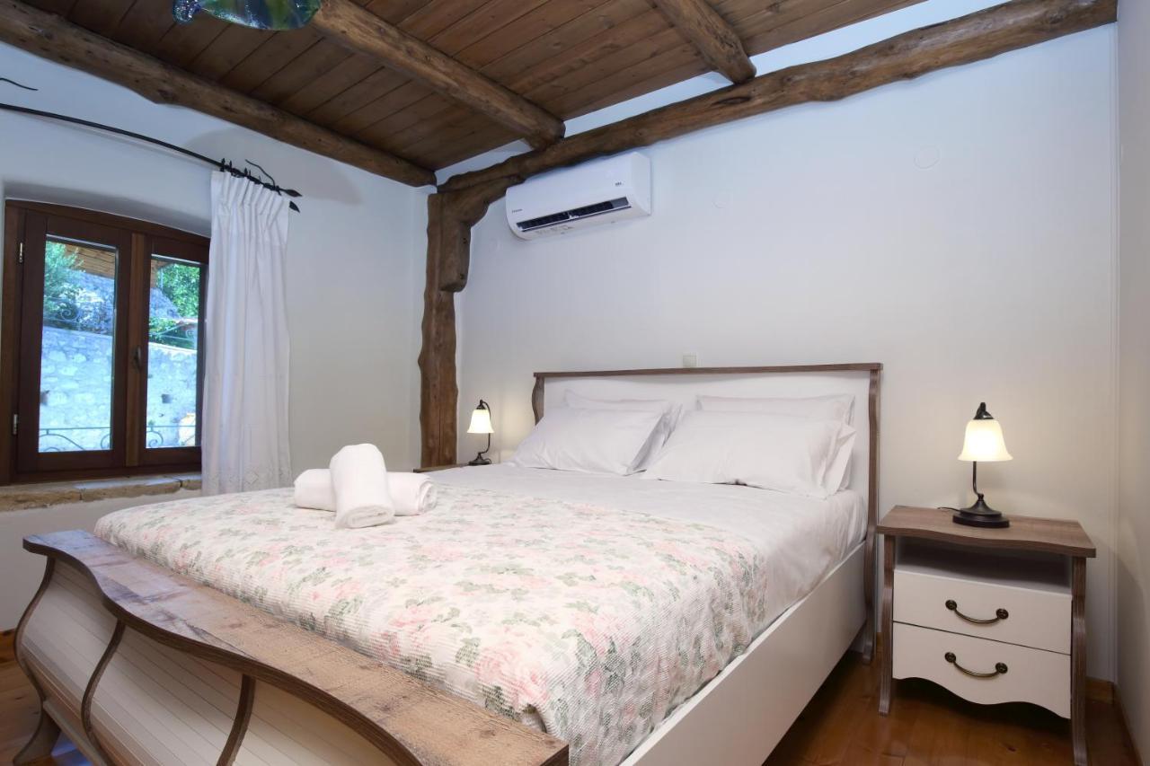 Villa Matzanas House à Katouna Extérieur photo